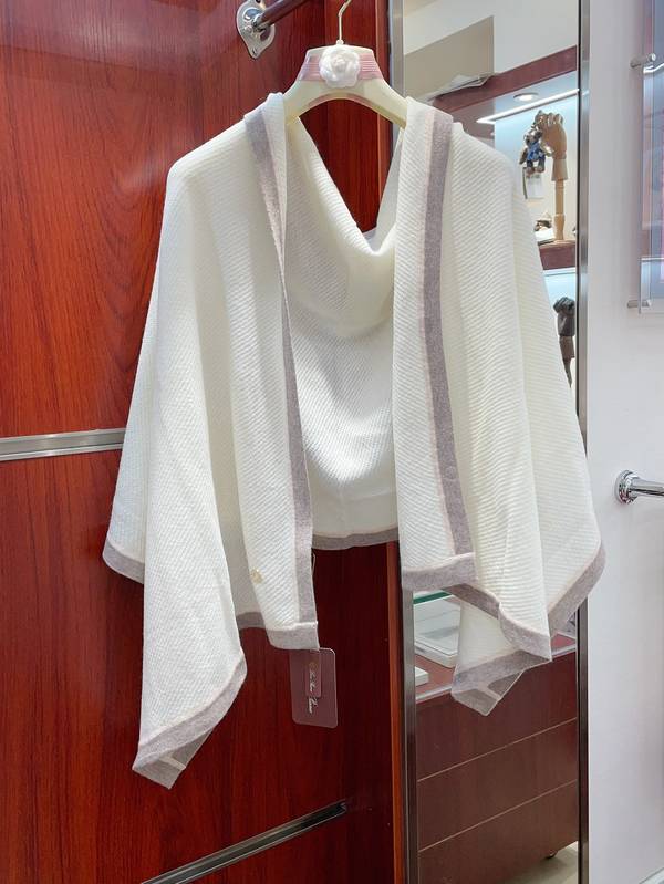 Loro Piana Cloak LPC00034 Loro Piana Cloak LPC00034